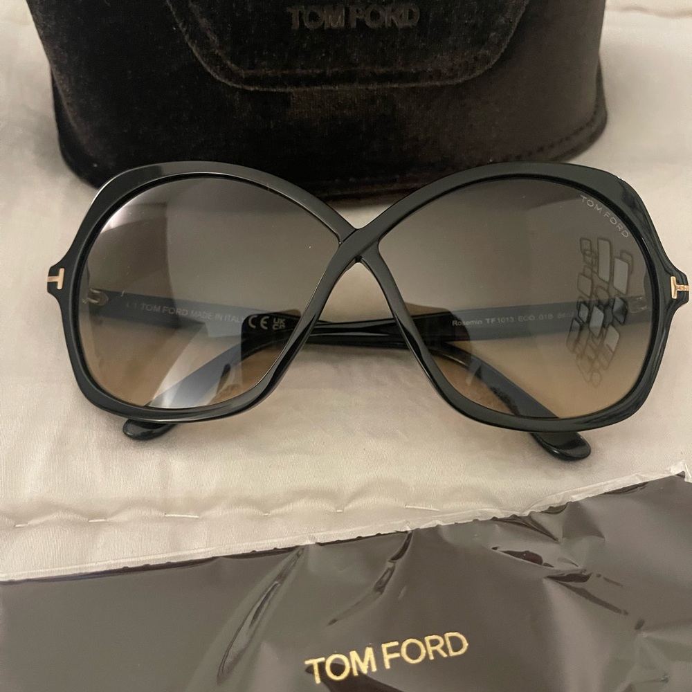 TOM FORD women’s sunglasses. Brand new. Never worn with original packaging